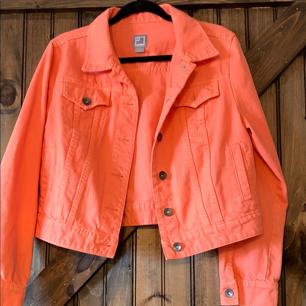 JCPenney Vibrant Orange Fabric love this jacket. Color not good on me😟